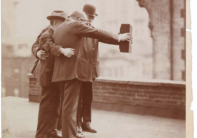 Capire il selfie per capire la fotografia
