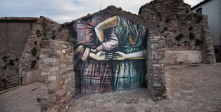 Alice Pasquini - Civitacampomarano, 2016. Photo credit: Alessia Di Risio