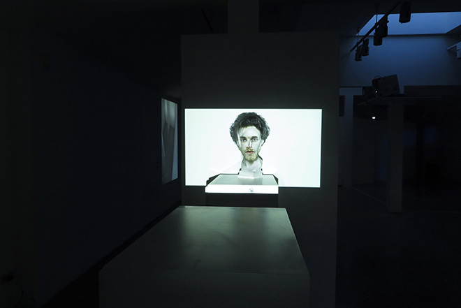 Mustafa Sabbagh - rinasci:mentale, 2016 , video-mapping su scultura in gesso, dimensioni ambientali, courtesy: l’artista