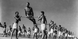 Domon Ken - Allenamento degli allievi del corpo della Marina, Yokosuka, 1936 (Ken Domon Museum of Photography)