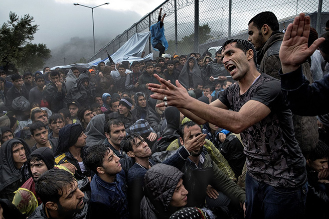 Jacob Ehrbahn - Brawls and fights, Refugee Stream, Moria, Lesbos (Greek), 2015