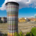 Torre Arcobaleno di Milano – Il Totem Ceramico Colorato