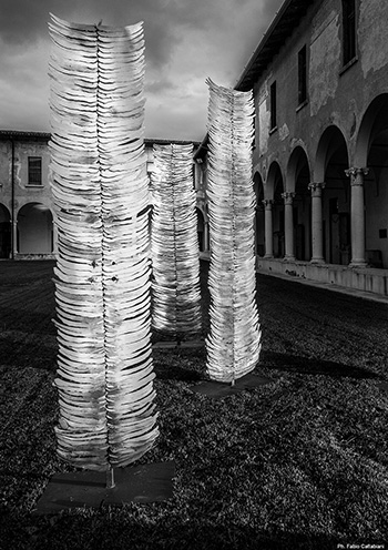 Franca Ghitti - Bosco, primi anni Duemila, Roma, Collezione Galleria Nazionale d'Arte Moderna, installazione, scarti di ferro. photo credit: ©Fabio Cattabiani