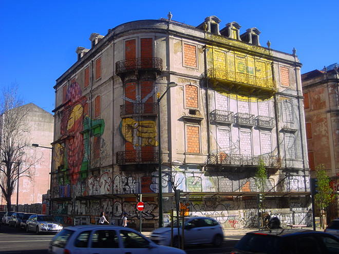 Blu + Os gemeos - Picoas, Street art, Lisbona