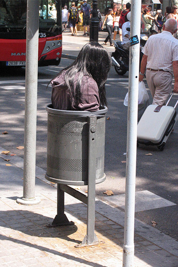 Mark Jenkins - Trash girl, Barcelona, Spain, 2008