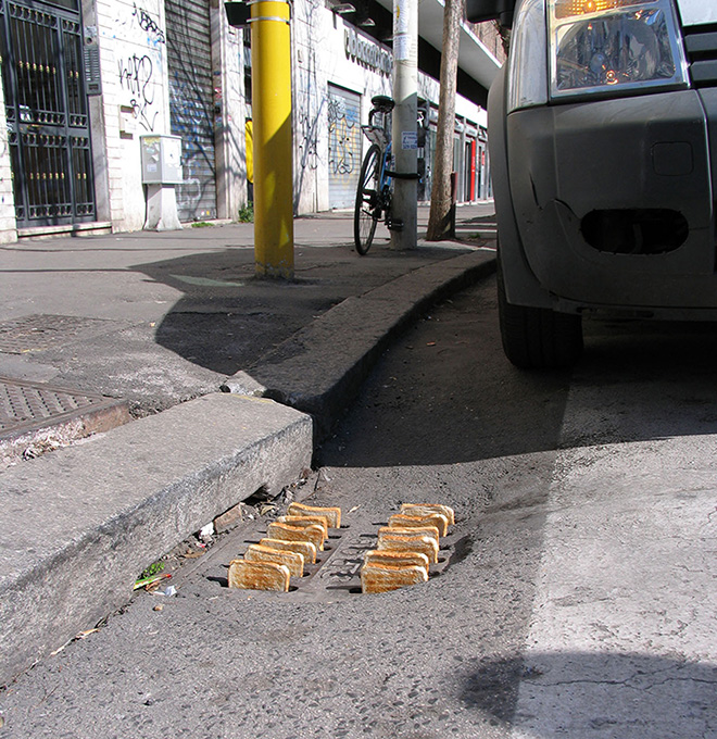 Mark Jenkins - Urban toaster, Rome, Italy, 2012