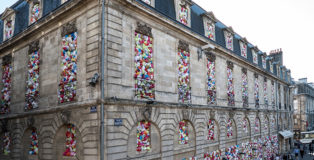 Luzinterruptus - The Plastic We live With, installation in Bordeaux, 2017. photo credit: Lola Martinez