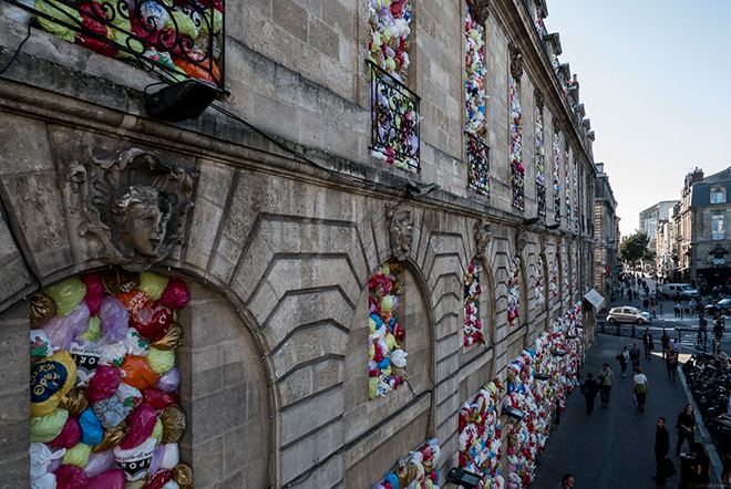 Luzinterruptus - The Plastic We live With, installation in Bordeaux, 2017. photo credit: Lola Martinez