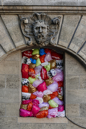 Luzinterruptus - The Plastic We live With, installation in Bordeaux, 2017. photo credit: Lola Martinez