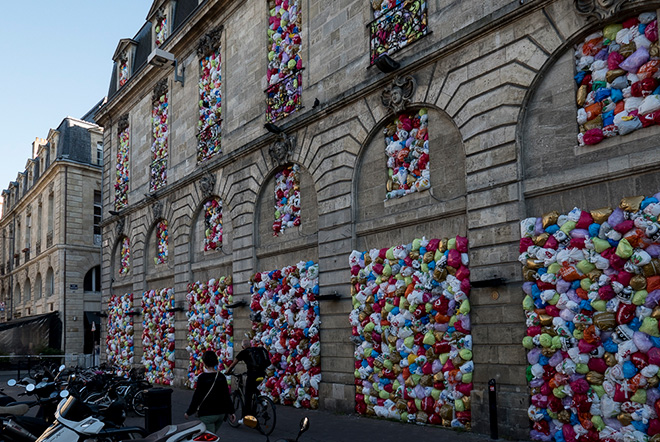 Luzinterruptus - The Plastic We live With, installation in Bordeaux, 2017. photo credit: Lola Martinez