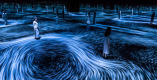 teamLab - Moving Creates Vortices and Vortices Create Movement. ©teamLab, courtesy Ikkan Art Gallery, Martin Browne Contemporary and Pace Gallery