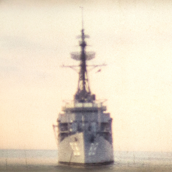 Francesca Catellani - Nave militare (Mar di Sicilia, 1971), fotografia per installazione Memories in Super8, stampa digitale su carta fotografica, cm. 17x17, Galleria Parmeggiani, Reggio Emilia, 2018.