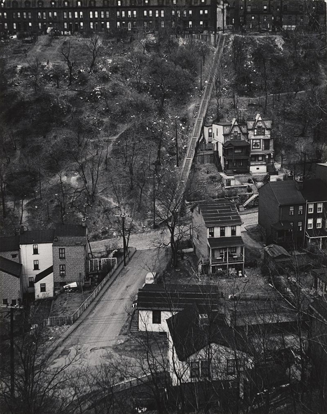 W. Eugene Smith, USA, 1918-1978. Area residenziale / City Housing, 1955-1957 Stampa ai sali d’argento / gelatin silver print 33.97 x 26.67 cm. Gift of the Carnegie Library of Pittsburgh. © W. Eugene Smith / Magnum Photos