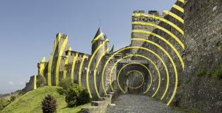 Felice Varini - CONCENTRIQUES EXCENTRIQUES, installation, Carcassonne, 2018