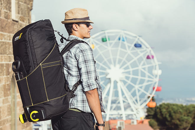 Atlas Sabbatical - Lo zaino ibrido (backpack + trolley). photo credit: Pablo Bustos