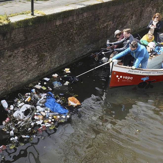 Plastic Whale - Stop talking, Fishing Plastic, Amsterdam