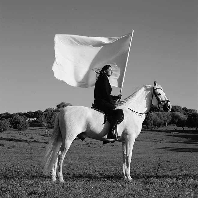 Marina Abramović The Hero (video) 2001, video: video a un canale (b/n, sonoro), 14’21”. Amsterdam, LIMA Foundation. Courtesy of Marina Abramović Archives e LIMA, MAC/2017/050:02. Credit: Ph. TheMahler.com. Courtesy of Marina Abramović Archives. Marina Abramović by SIAE 2018