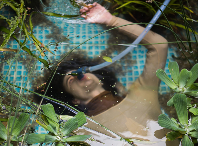 Giovanni Vetere - Portrait of ­the Homo Aquaticus. Performance, glass, steel, 2018