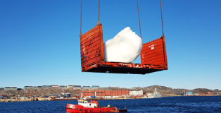 Ice Watch London - Harvesting ice at Nuuk Port and Harbour, Greenland Photo: Kuupik V. Kleist © 2018 Olafur Eliasson