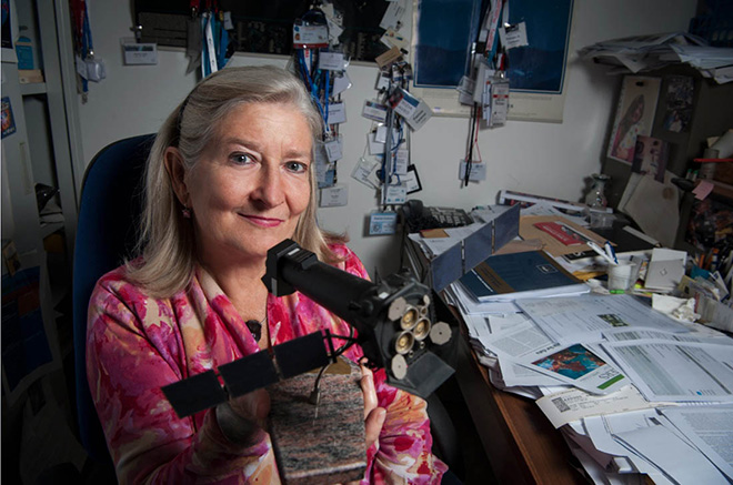 Patrizia Caraveo, Astrofisica, dirigente di ricerca dell’Istituto Nazionale di Astrofisica (INAF), Commendatore dell’Ordine al Merito della Repubblica italiana. Mostra (Una vita da scienziata – I volti del progetto #100esperte), fotografo Gerald Bruneau, ©Fondazione Bracco