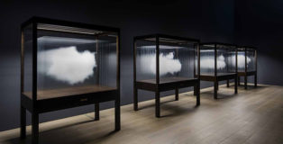 Leandro Erlich - Clouds, 2016. Mori Art Museum, Tokyo, Japan, 2017. Photo: Hasegawa Kenta, courtesy: Mori Art Museum.