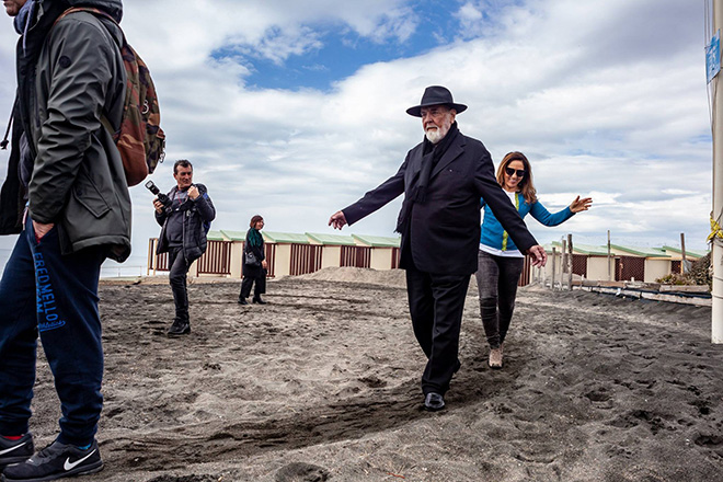 Michelangelo Pistoletto – TERZO PARADISO / Sulla sabbia di Ostia