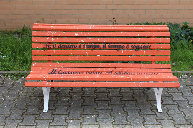 Opiemme - #il denaro è tempo, il tempo è sognare, panchina del progetto  #opiemmepoesia, Liceo Giordano Bruno (Roma).