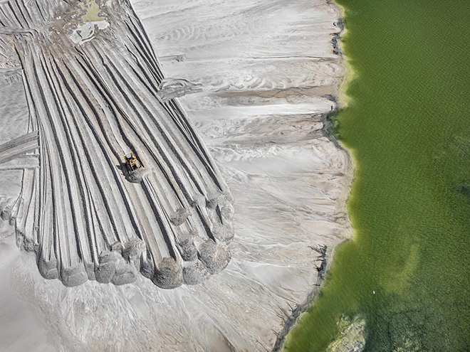 Edward Burtynsky - Phosphor Tailings Pond #4, Near Lakeland, Florida, USA 2012. photo © Edward Burtynsky, courtesy Admira Photography, Milan / Nicholas Metivier Gallery, Toronto.