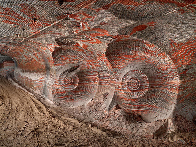 Edward Burtynsky - Uralkali Potash Mine #4, Berezniki, Russia 2017. photo © Edward Burtynsky, courtesy Admira Photography, Milan / Nicholas Metivier Gallery, Toronto.