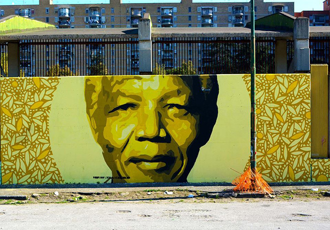 Gianluca Raro, Fabio Biodpi, GambianCrew - Murale tributo a Nelson Mandela (leader del movimento anti-apartheid in Sud Africa, ebbe un ruolo determinante nella caduta di tale regime, pur passando in carcere gran parte degli anni dell'attivismo anti-segregazionista). (Aiuola Africa), Scampia: Un murale per il Giardino dei cinque continenti e della non-violenza.