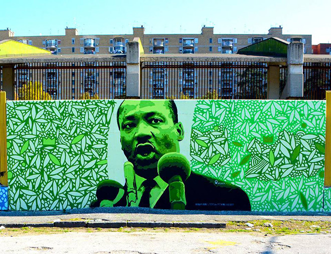 Gianluca Raro, Fabio Biodpi - Murale tributo a Martin Luther King Jr (pacifista convinto, giocò un ruolo fondamentale nella storia del Movimento per i diritti civili americano nonché nella conquista dell'uguaglianza dinanzi alla legge da parte della comunità afroamericana con la fine della segregazione). (Aiuola Americhe), Scampia: Un murale per il Giardino dei cinque continenti e della non-violenza.