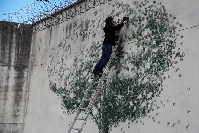 Pejac - The shape of days, Gold Mine, street art nella prigione El Dueso, Santander, 2019