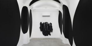 André Mendes - Ainda não, installation view, Matèria, 2019. Courtesy of Matèria. Photo credit: Roberto Apa