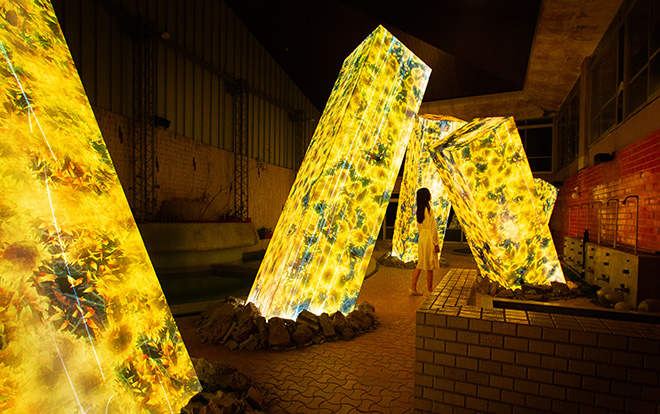 teamLab - Megaliths in the Bath House Ruins