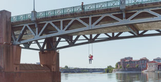 Mark Jenkins - Tolosa: installazioni al ROSE BÉTON. Photo credit: Benjamin Roudet