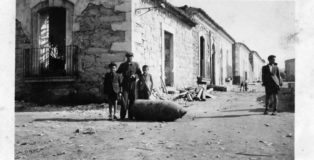 Dots to Specific - 13 IV 1941 (Progetto fotografico)
