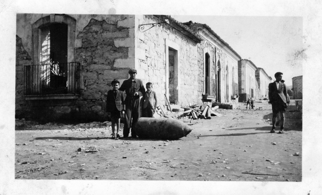 Dots to Specific – 13 IV 1941 (Progetto fotografico)