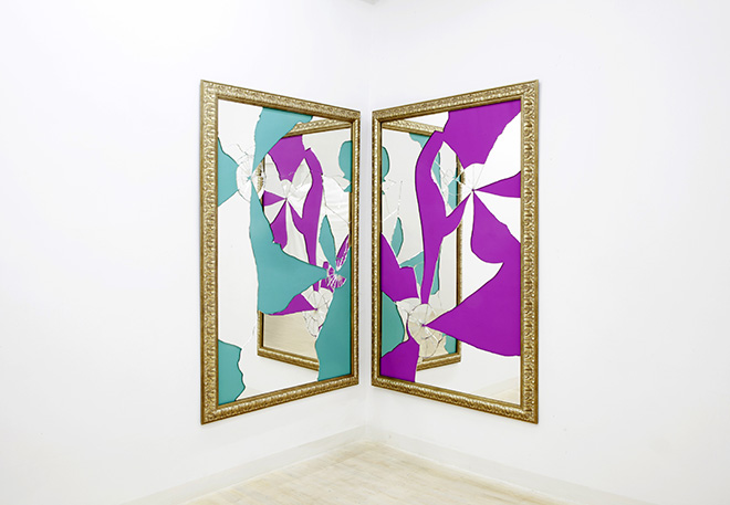 MICHELANGELO PISTOLETTO - Two Less One colored, 2015, specchio, legno dorato (mirror, gilded wood), 2 elementi, 180 x 120 cm ciascuno. Courtesy: the artist and GALLERIA CONTINUA, San Gimignano / Beijing / Les Moulins / Habana.