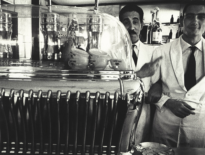 William Klein, Koffee and attendants, 1956 © William Klein