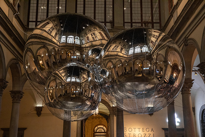 Tomás Saraceno. Aria - Installation view, Palazzo Strozzi, Firenze. Photography ®Ela Bialkowska, OKNO Studio