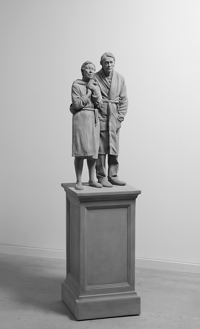 Hans Op de Beeck - Mum and Dad, 2019. Scultura: poliestere, legno, rivestimento 165 x 42 x 42 cm, 2019. Courtesy: the artist and GALLERIA CONTINUA Photo by: Studio Hans Op de Beeck