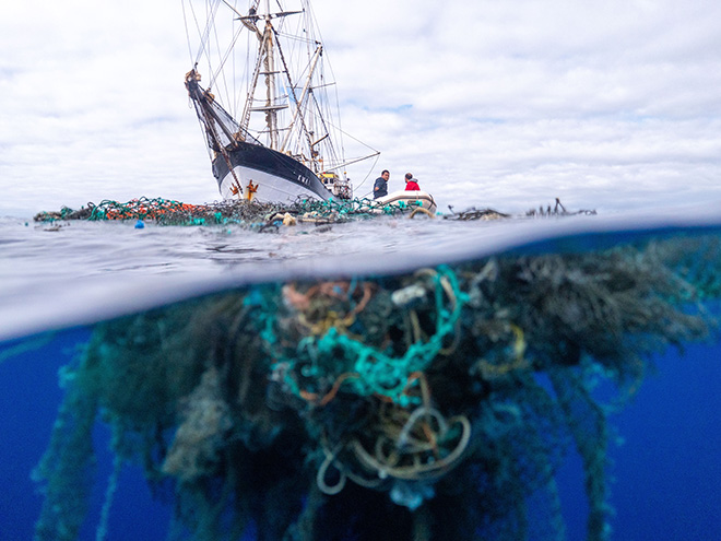 Ocean Voyages Institute – La più grande battuta di plastica della storia