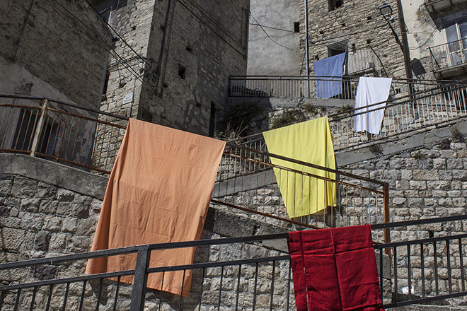 Alberonero - Cvtà Street Fest 2020, Civitacampomarano. The gesture of hanging out the laundry, tought by Italian artist Alberonero for Cvtà Street Fest 2020, claims the presence of Civita citizens. Photo credit: Giorgio Coen Cagli.