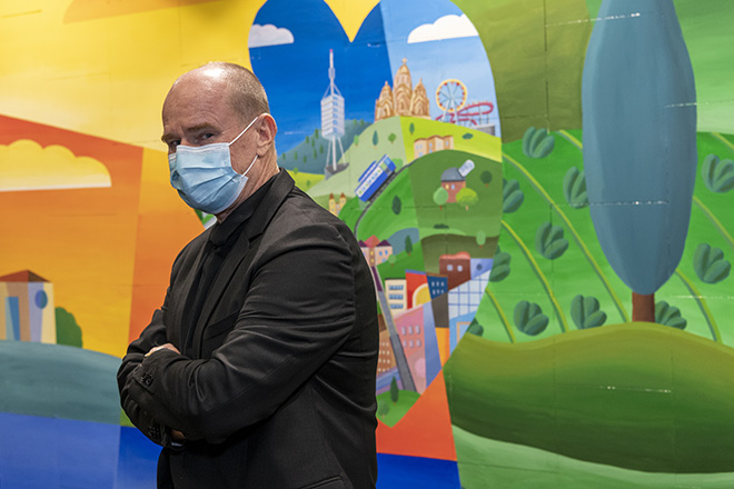 Philip Stanton - The colours of the gratitude, mural (stazione Guinardó / Hospital de Sant Pau), Barcellona. photo credit: ©Miquel Ángel Cuartero