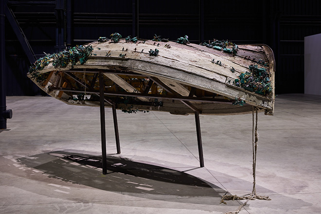 Chen Zhen - Six Roots Enfance / Garçon - Childhood / Boy, 2000. Installation view, Pirelli HangarBicocca, Milan, 2020. © ADAGP, Paris. Courtesy Pirelli HangarBicocca, Milan, and GALLERIA CONTINUA