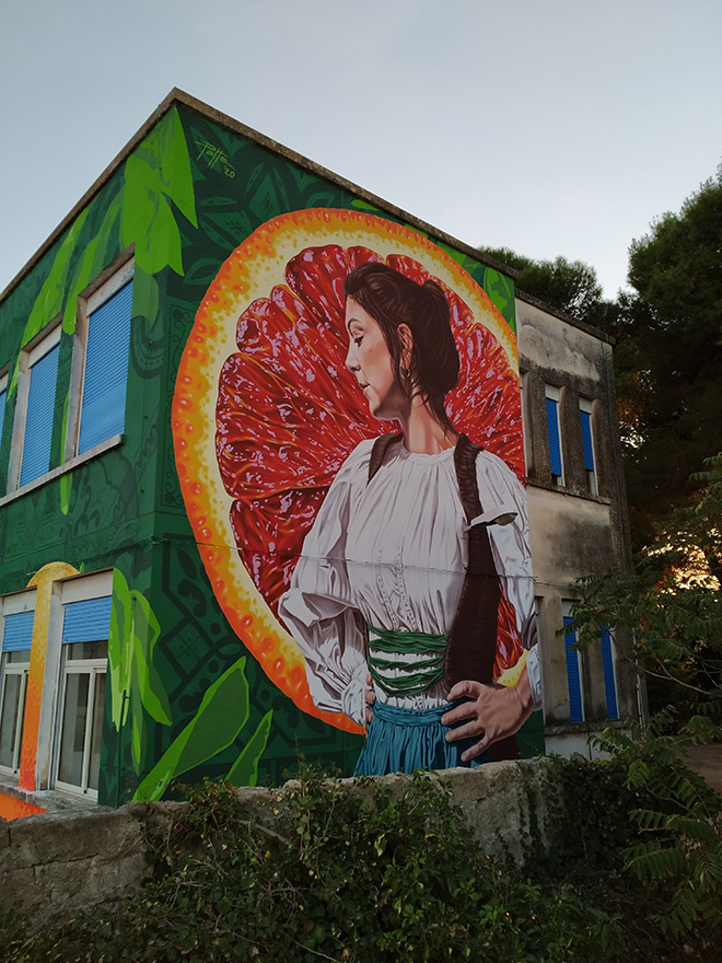 Mauro Patta - Ethnika, murale presso il plesso scolastico dell’ex monastero di Lentini, quartiere Badia.  Photo credit: Francesco Quadarella e Nuccio Costa.