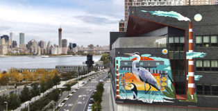 Iena Cruz - High Tide, murale per GreenPoint EARTH 2020: Screens2Streets, Q404 Hunters Point Campus, Long Island City, Queens, New York. Photo credit: GreenPoint Innovations, by Stephen Donofrio