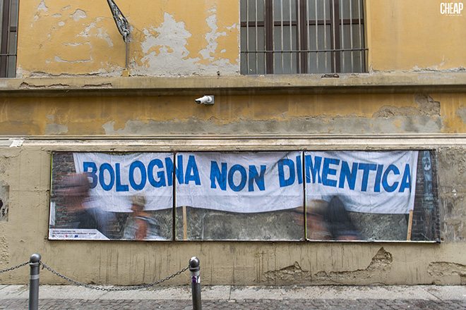 CONCERTATA - Fotografie di Michele Lapini. Installazione a cura di CHEAP per Atlas of Transitions Biennale | We are People, Bologna, 2020