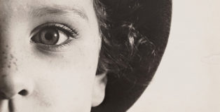 Max Burchartz, Lotte (Eye), 1928, Stampa alla gelatina ai sali d’argento, 30.2 x 40 cm The Museum of Modern Art, New York, Thomas Walther Collection. Acquired through the generosity of Peter Norton © 2021, ProLitteris, Zürich. Digital Image © 2021 The Museum of Modern Art, New York/Scala, Florence.