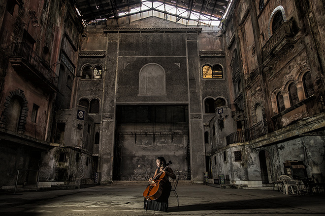 Eric Politzer | The Sound of Solitude, Havana (Cuba). Creative Photo Awards 2021 - Music, 1st classified